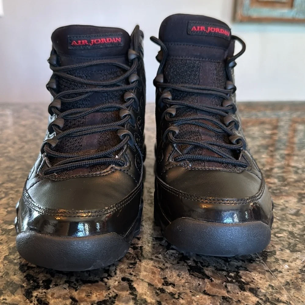 Air Jordan 9 retro Kids Black and Red Sneakers EUC 5Y